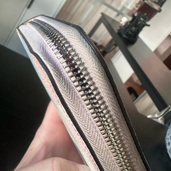 Limited Edition Louis Vuitton Escale Pastel zippy wallet card holder - Picture 16 of 16